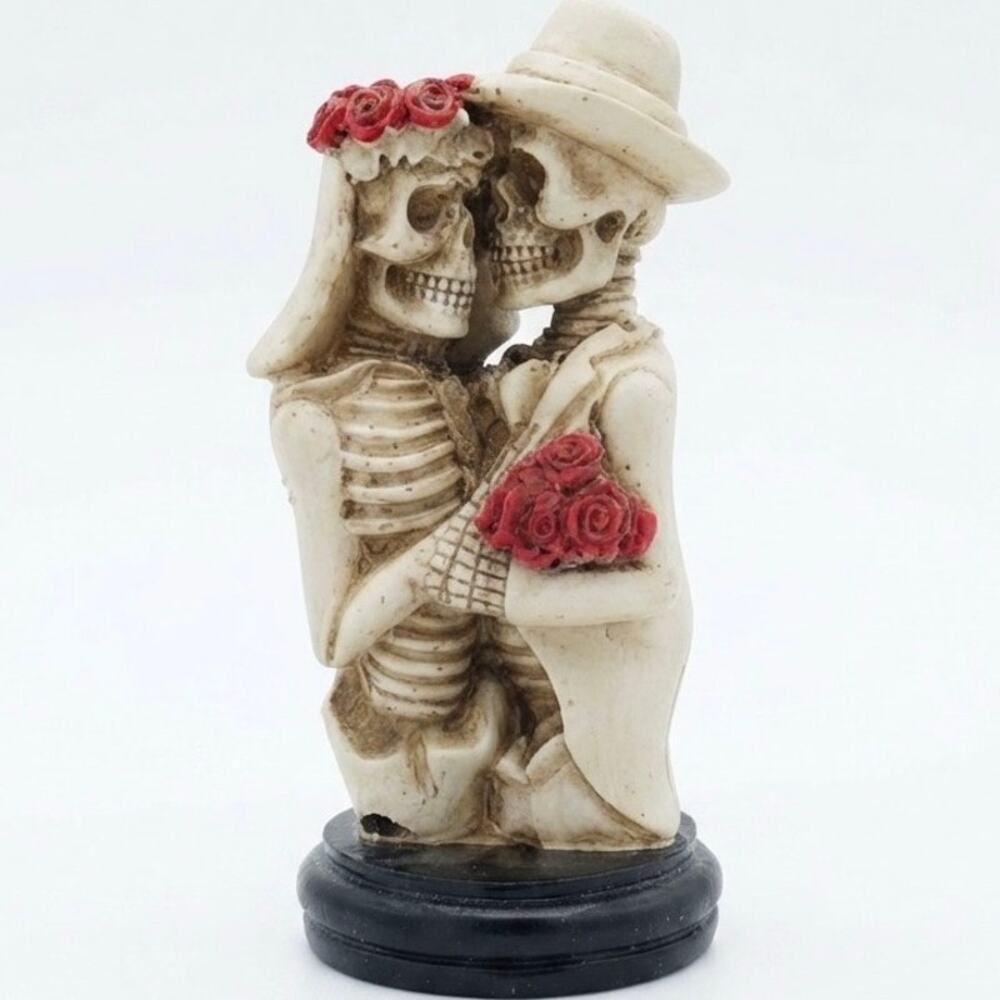 Gothic Skeleton Couple Red Roses Halloween Dark Romance Figurine Decor